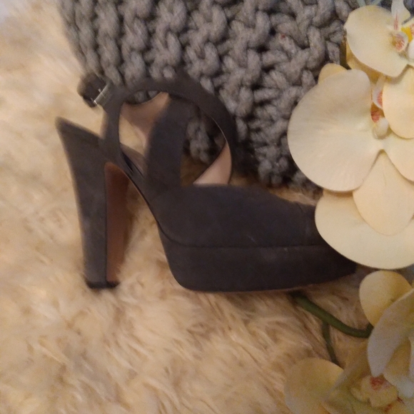 Prada Shoes - Picture 4 of 6